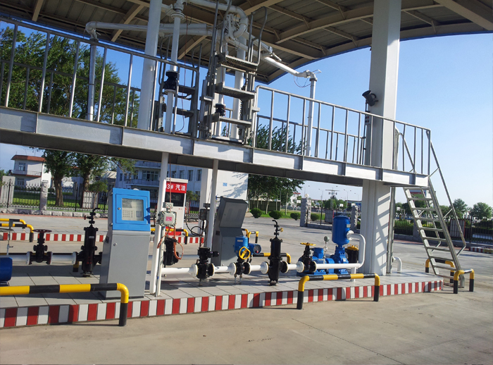 甲苯卸車現(xiàn)場圖 甲苯卸車現(xiàn)場圖